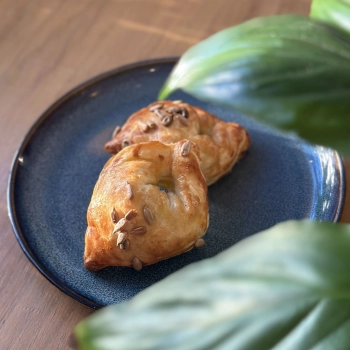 Pierożki z ciasta francuskiego z kurczakiem